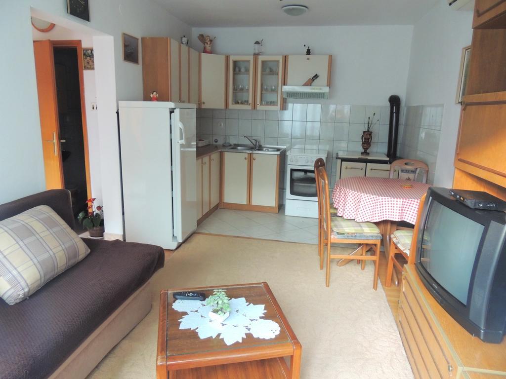 Apartment In Novi Vinodolski 15274 ポヴィレ エクステリア 写真