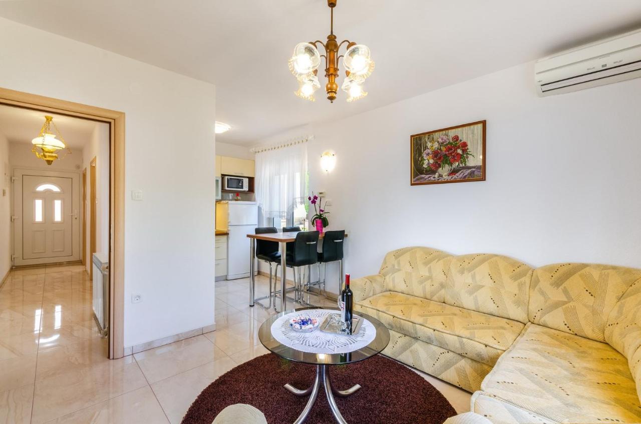 Apartment In Novi Vinodolski 15274 ポヴィレ エクステリア 写真