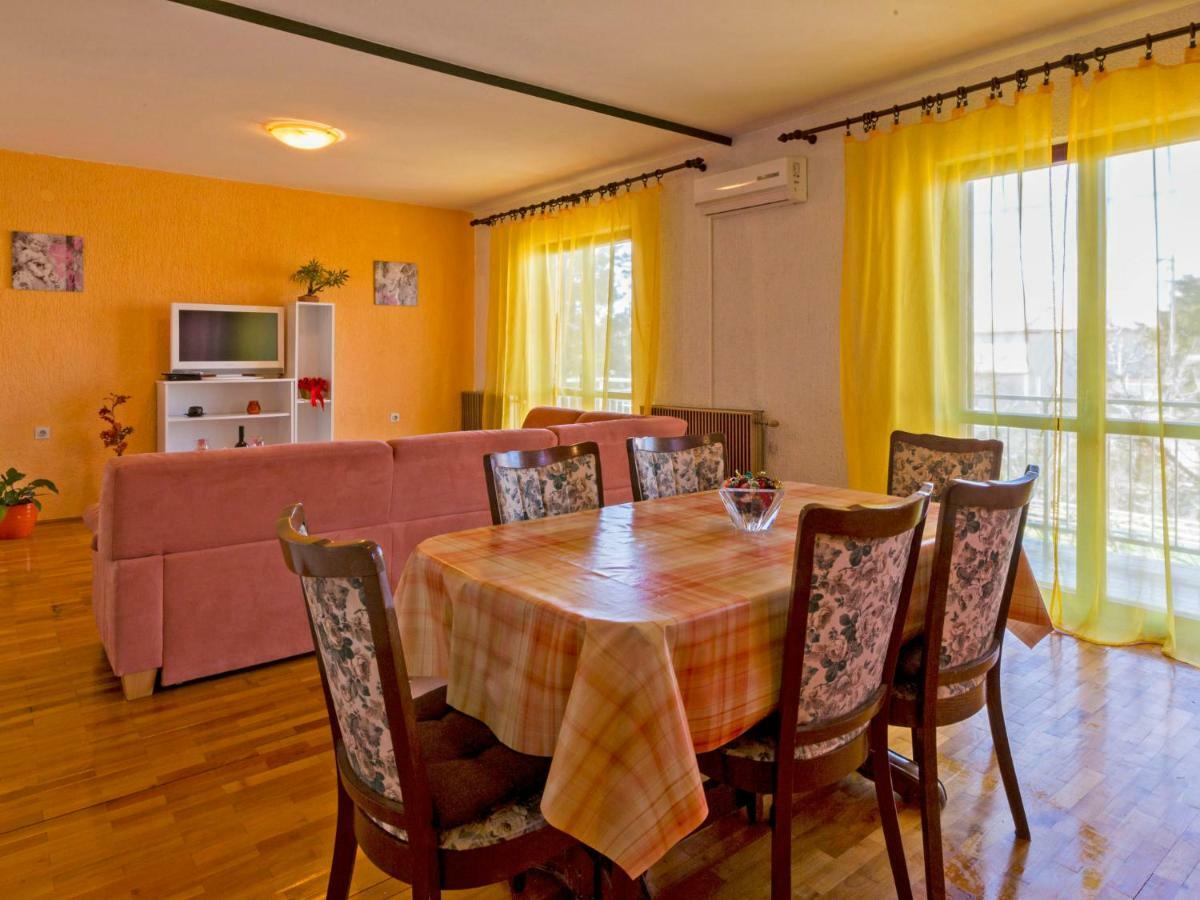 Apartment In Novi Vinodolski 15274 ポヴィレ エクステリア 写真
