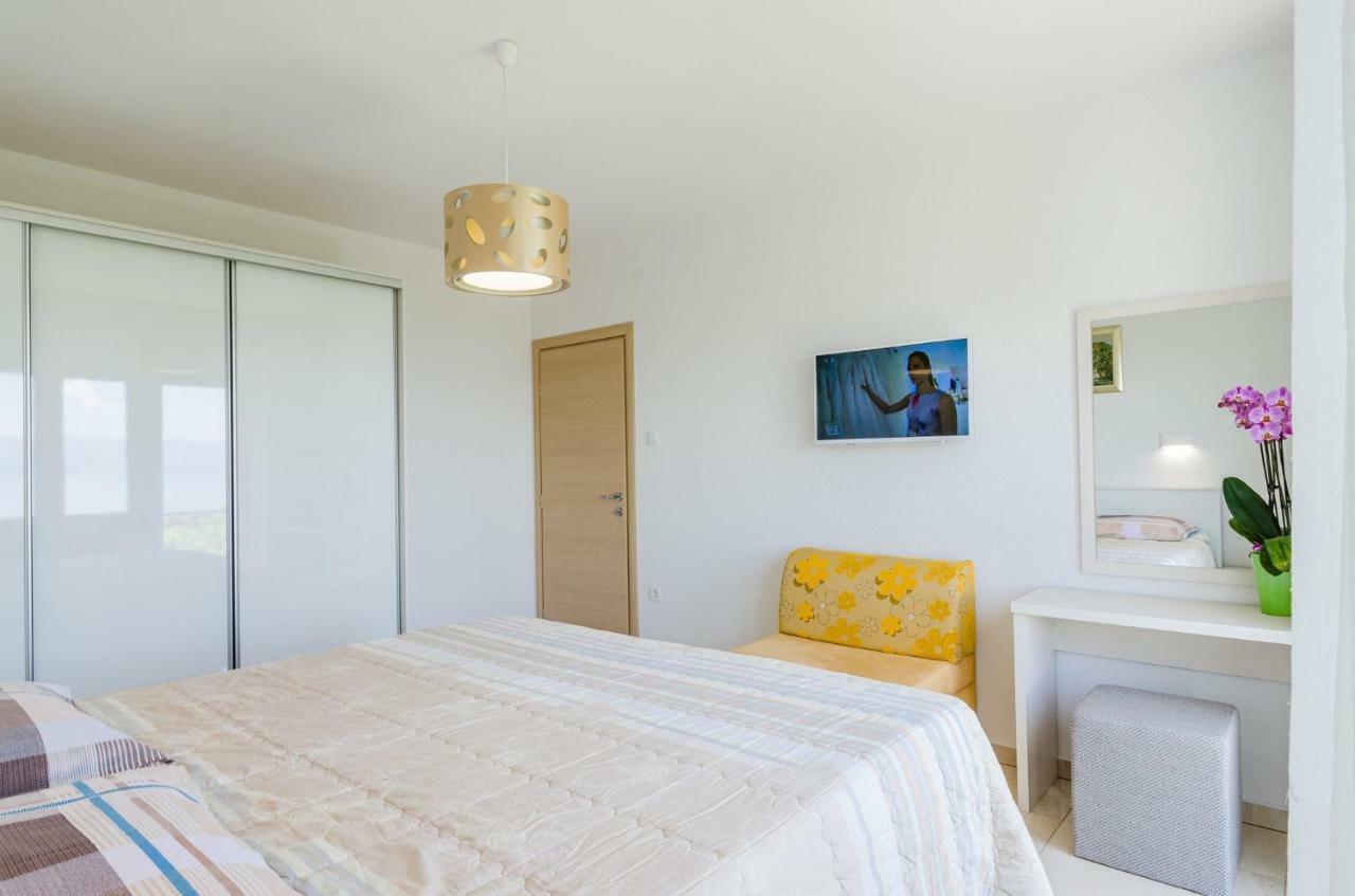 Apartment In Novi Vinodolski 15274 ポヴィレ エクステリア 写真
